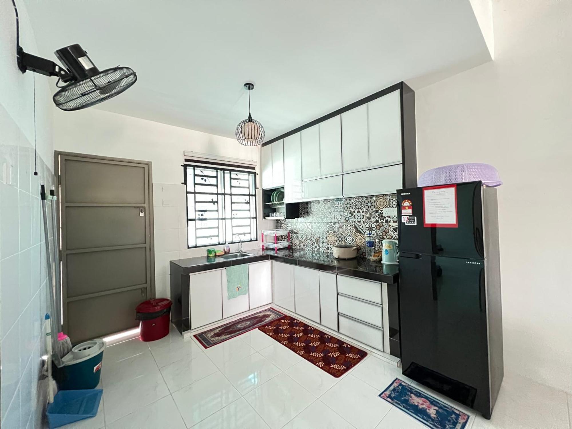 Chempaka Homestay Seri Iskandar Ngoại thất bức ảnh